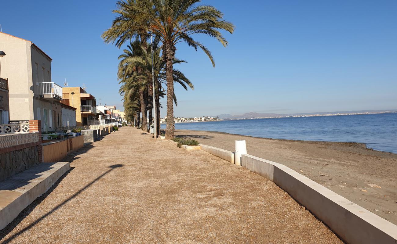 Playa de los Urrutias'in fotoğrafı kahverengi kum yüzey ile