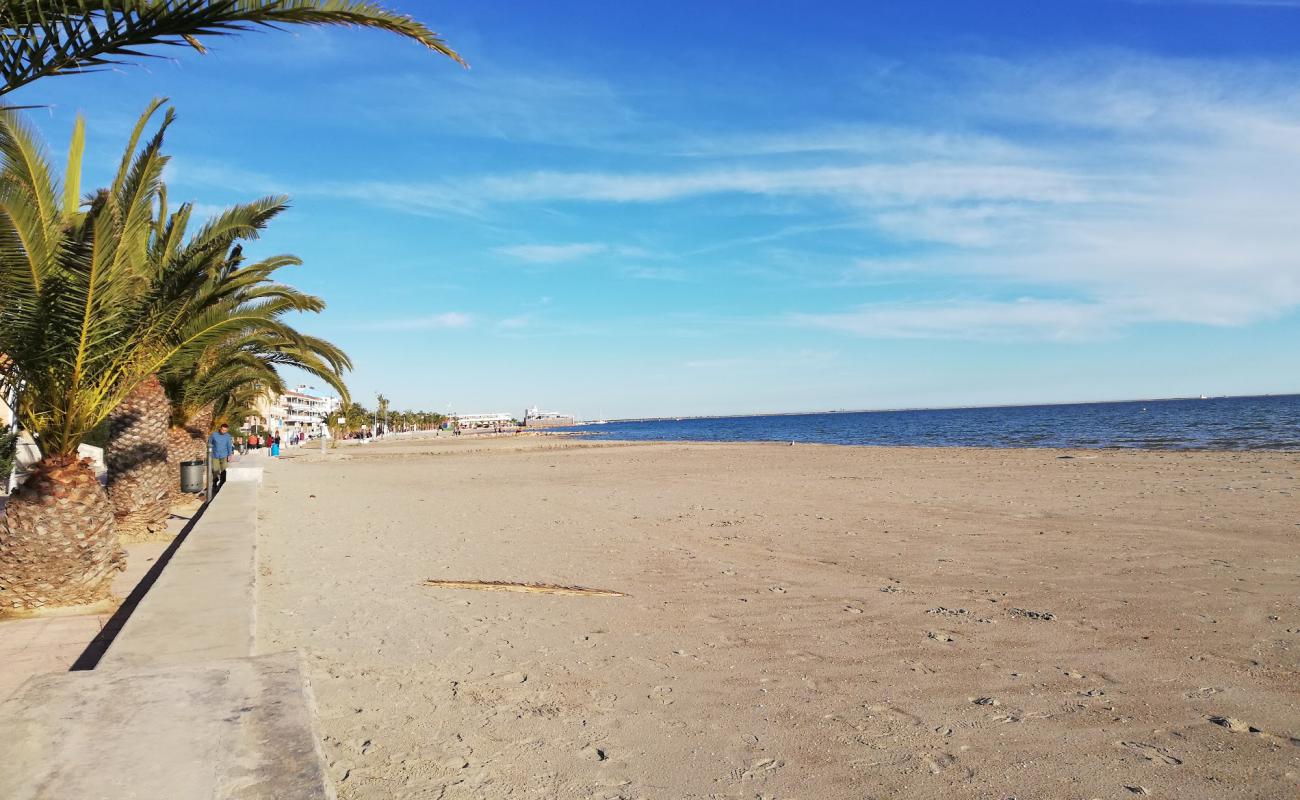 Playa el Castillico'in fotoğrafı gri kum yüzey ile
