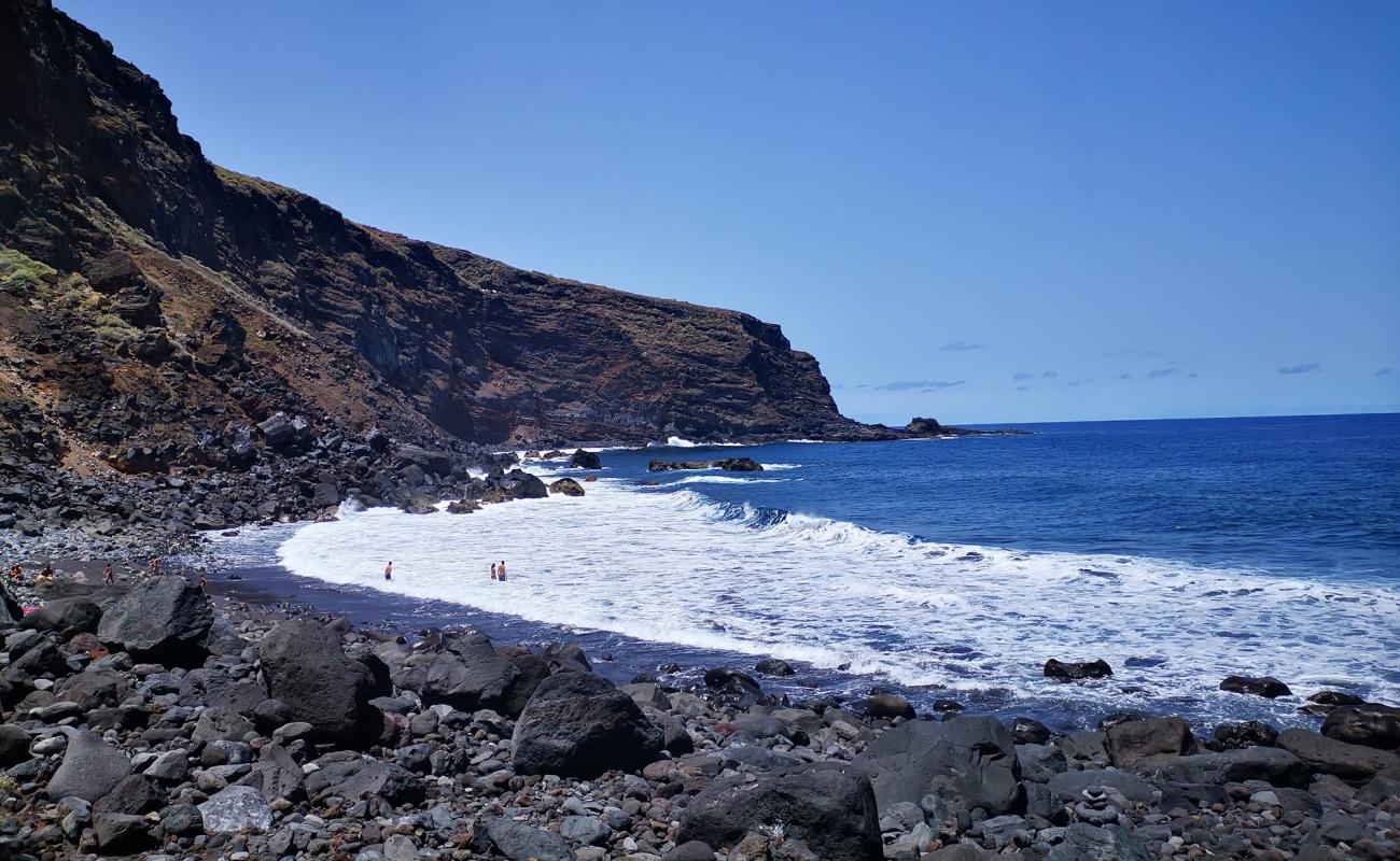 Playa de Callejoncito II'in fotoğrafı taşlı kum yüzey ile