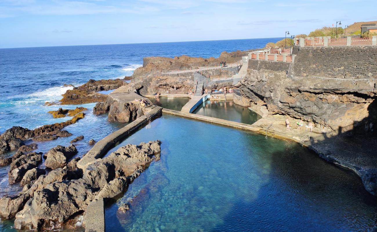 Piscinas de La Fajana'in fotoğrafı beton kapak yüzey ile