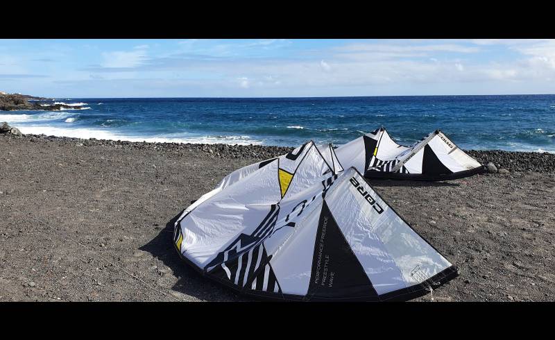 Playa del Burro'in fotoğrafı gri çakıl taşı yüzey ile