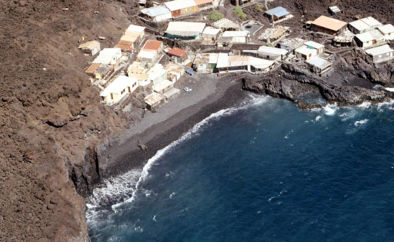 Playa del Rio'in fotoğrafı gri çakıl taşı yüzey ile