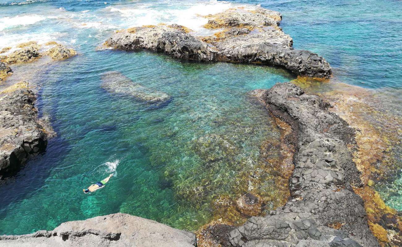 Charco los Sargos'in fotoğrafı beton kapak yüzey ile