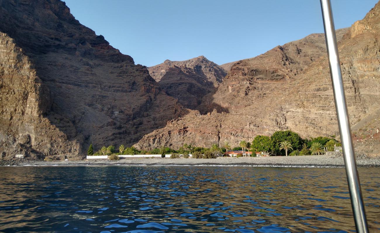 Playa de las Arenas'in fotoğrafı gri çakıl taşı yüzey ile