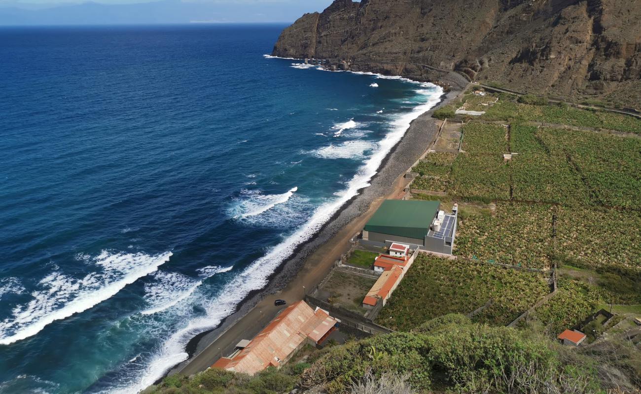 Playa Hermigua'in fotoğrafı taşlı kum yüzey ile