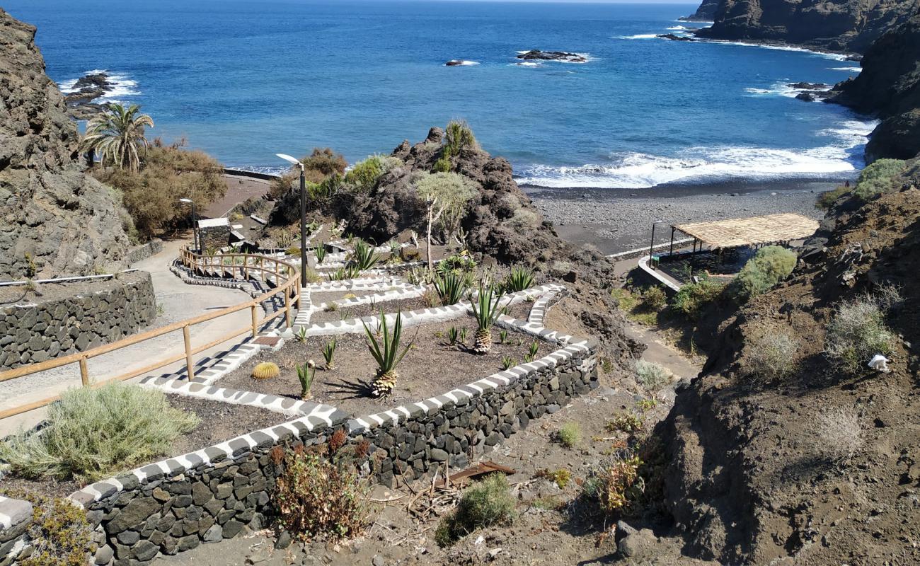 Playa de la Caleta'in fotoğrafı taşlı kum yüzey ile