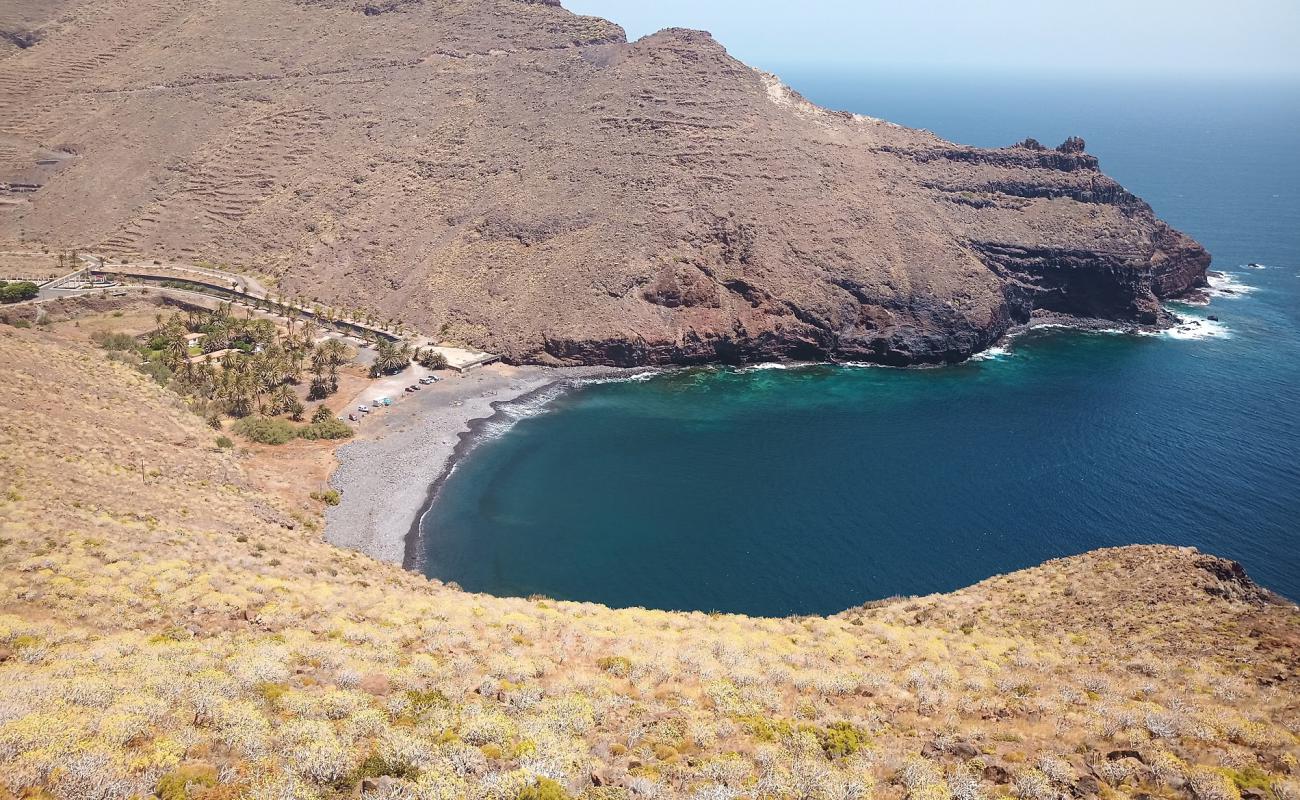 Playa de Avalo'in fotoğrafı taşlı kum yüzey ile