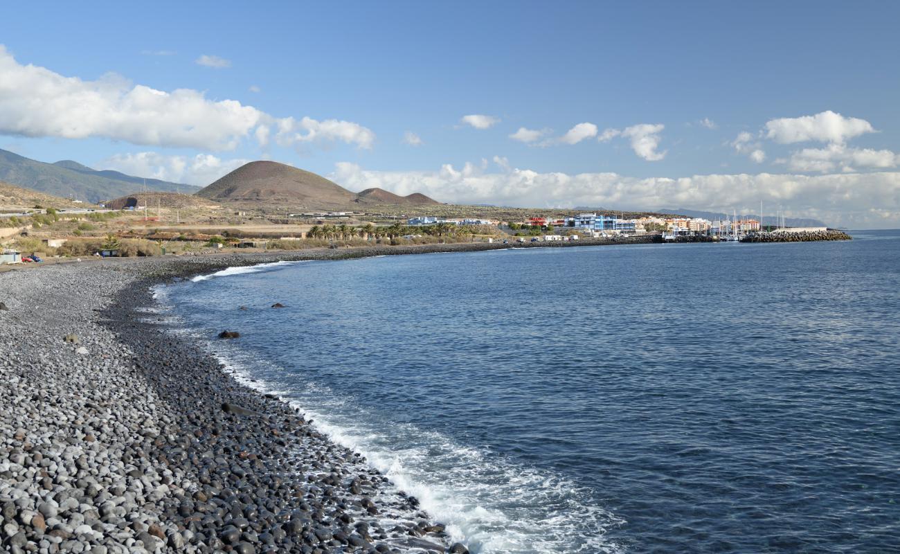Playa de Arriba'in fotoğrafı gri çakıl taşı yüzey ile