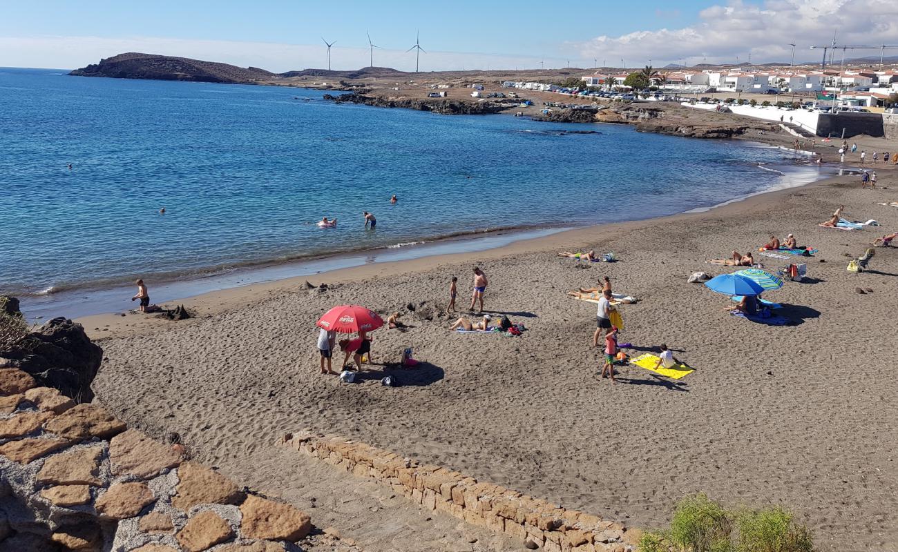 Playa De Los Abriguitos'in fotoğrafı kahverengi kum yüzey ile