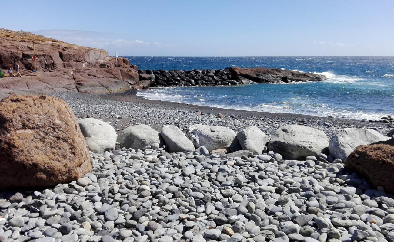 Playa del Rio'in fotoğrafı kahverengi kum yüzey ile