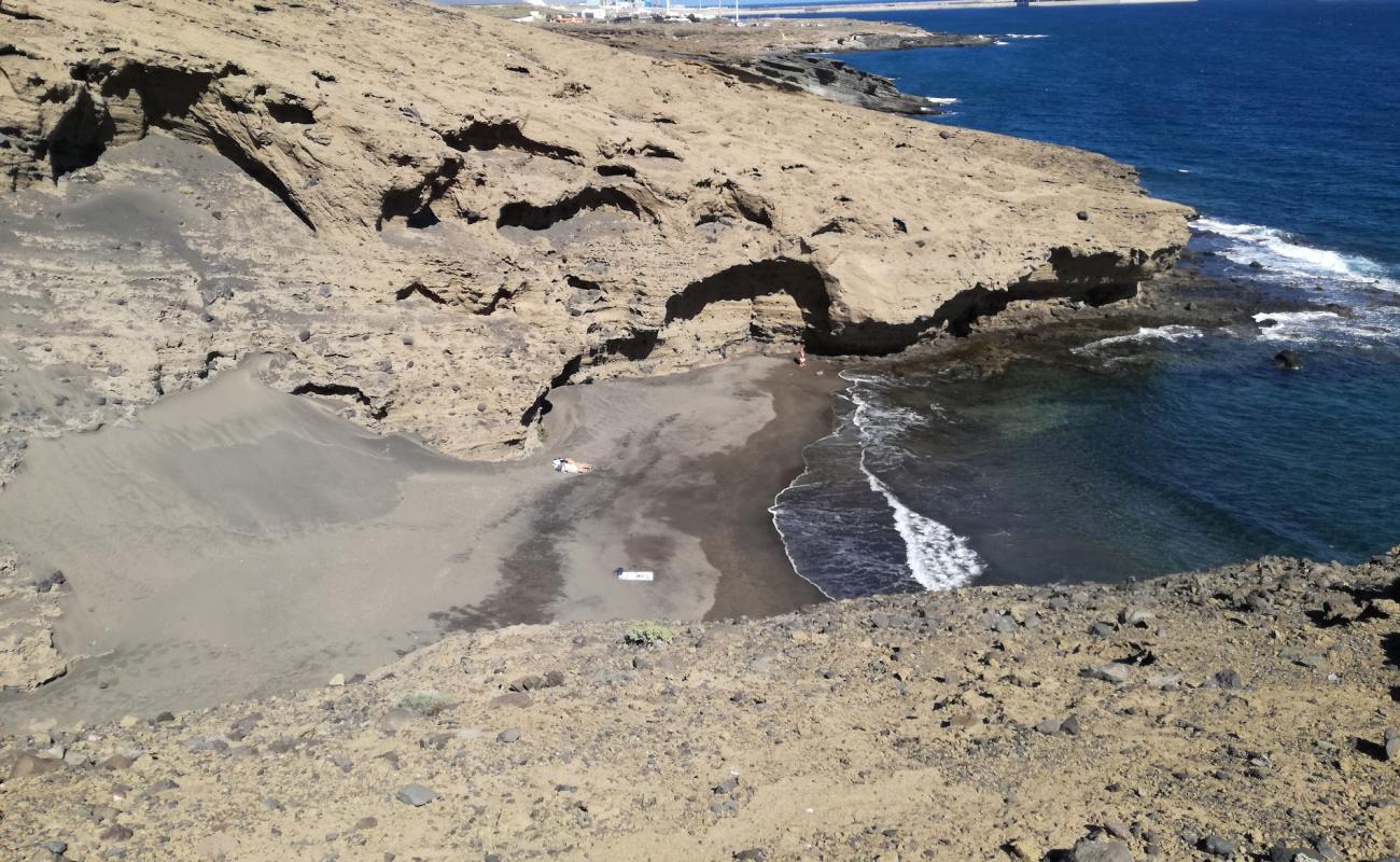 Playa la Rajita'in fotoğrafı kahverengi kum yüzey ile