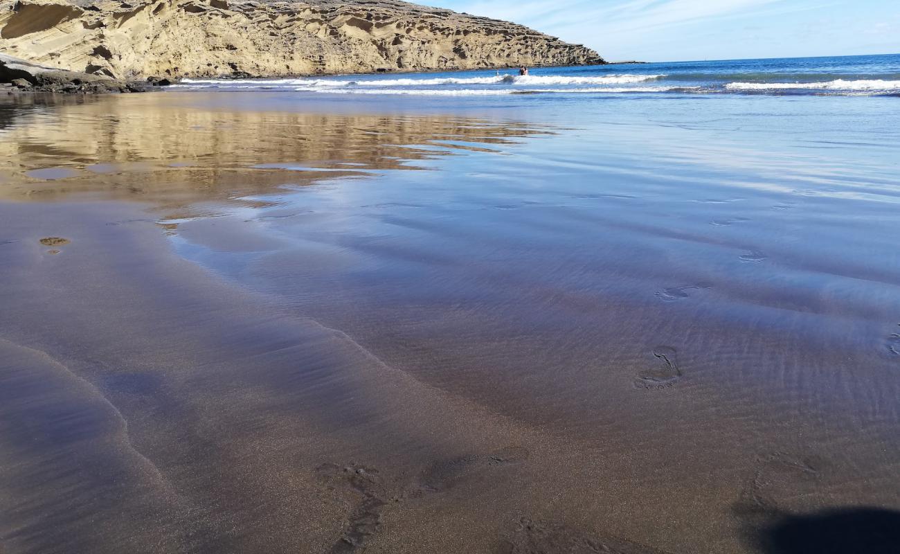 Playa La Pelada'in fotoğrafı kahverengi kum yüzey ile