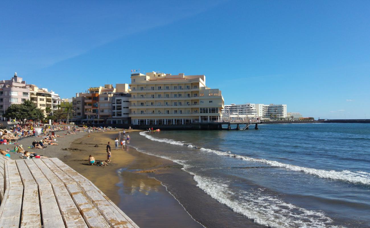 Playa el medano'in fotoğrafı kahverengi kum yüzey ile