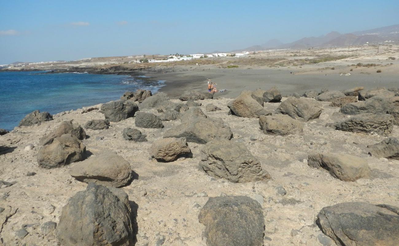 Playa del Horno'in fotoğrafı kahverengi kum yüzey ile