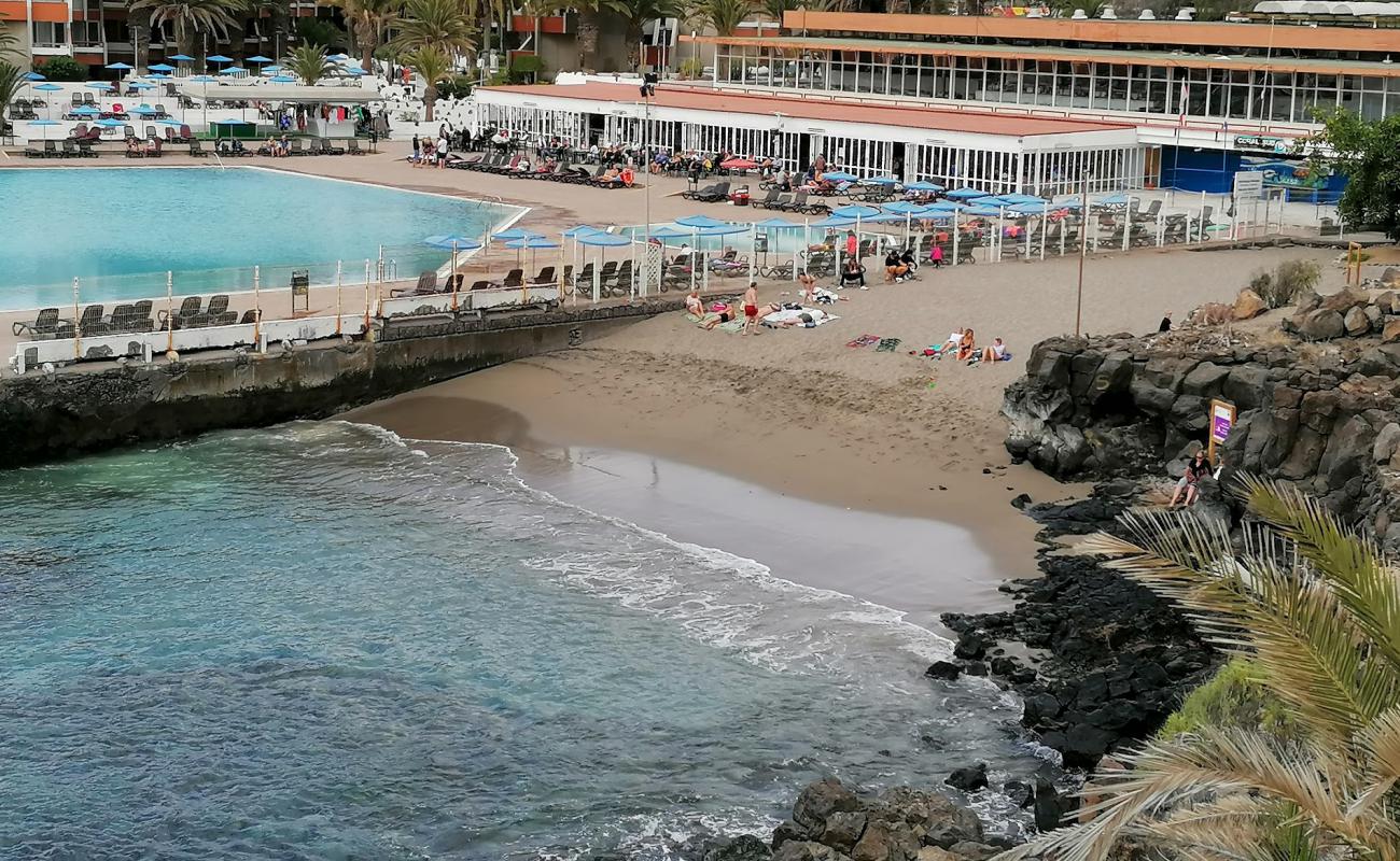 Playa La Ballena'in fotoğrafı taşlı kum yüzey ile