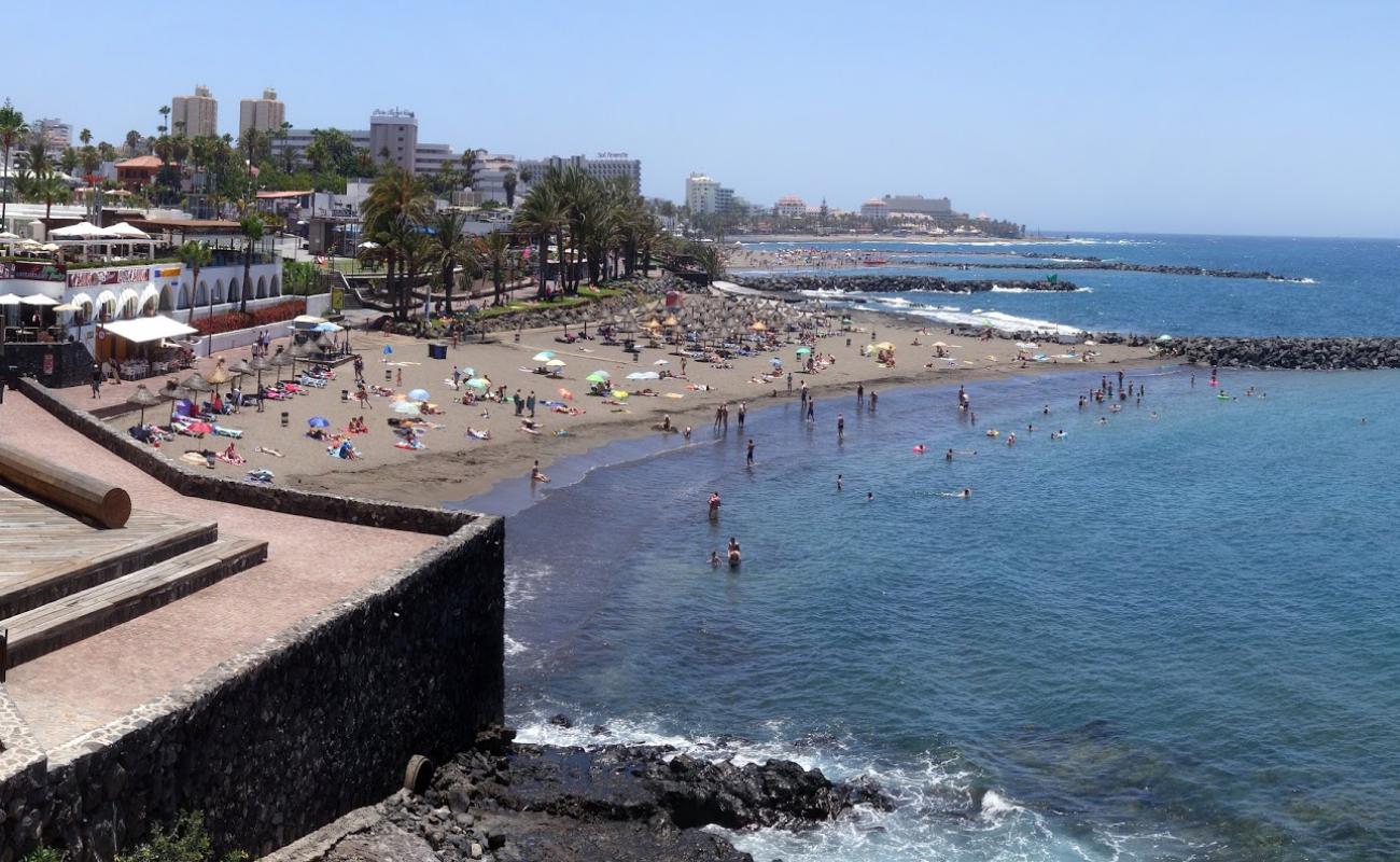 Playa de Troya'in fotoğrafı kahverengi kum yüzey ile