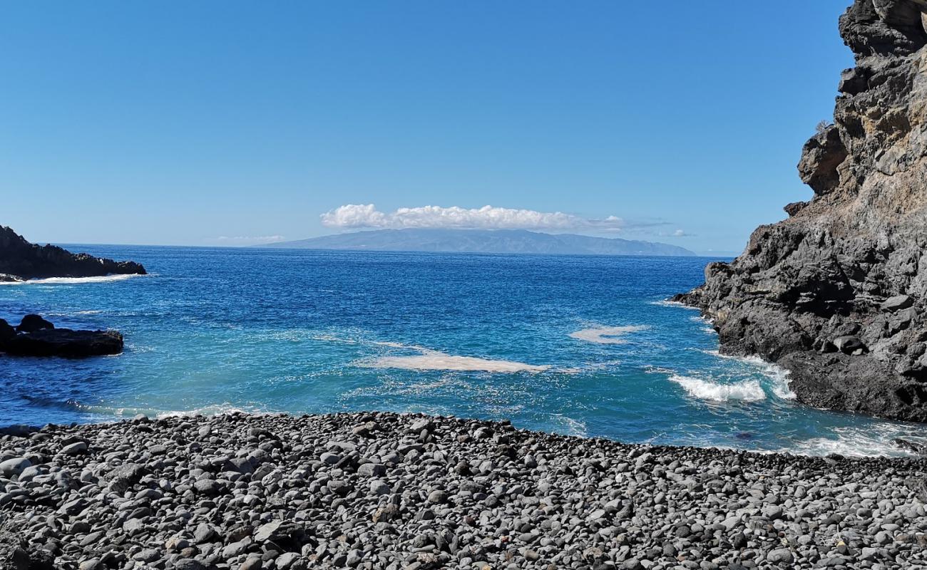 Playa Barranco del Roque'in fotoğrafı taşlar yüzey ile