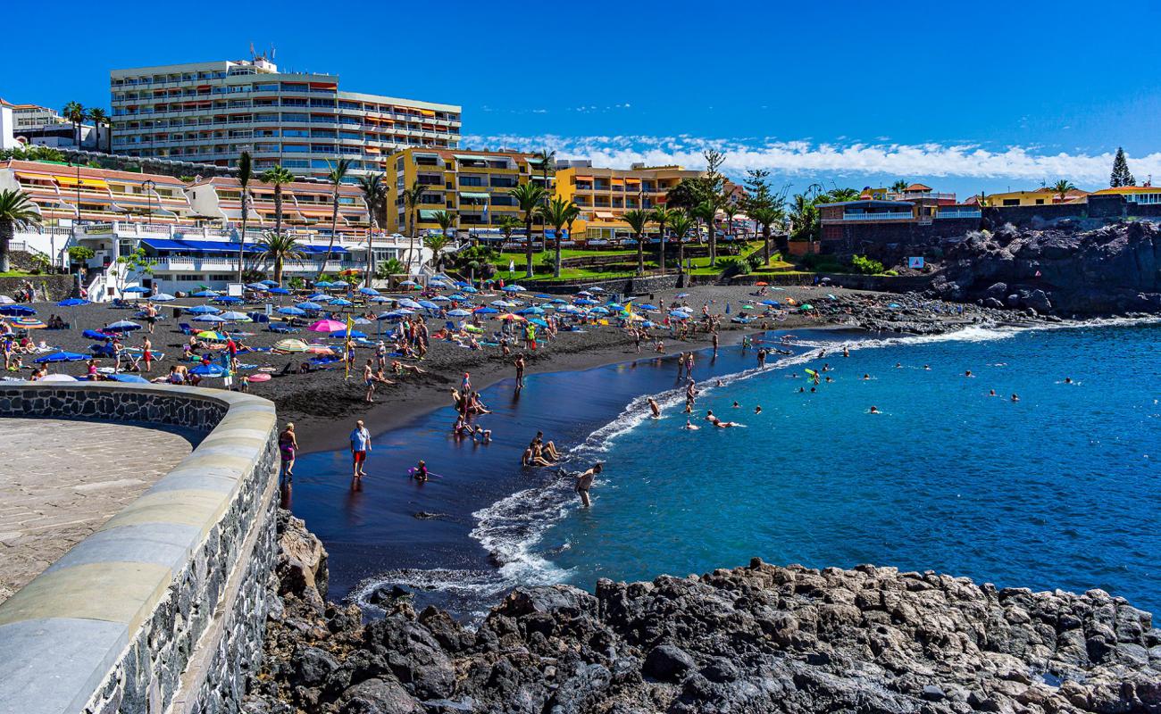 Playa de la Arena'in fotoğrafı gri kum yüzey ile
