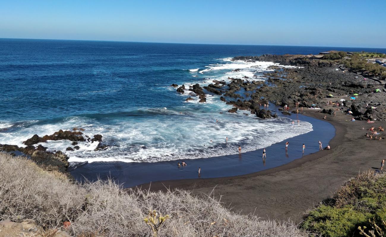 Playa de Las Arenas'in fotoğrafı i̇nce gri kum yüzey ile