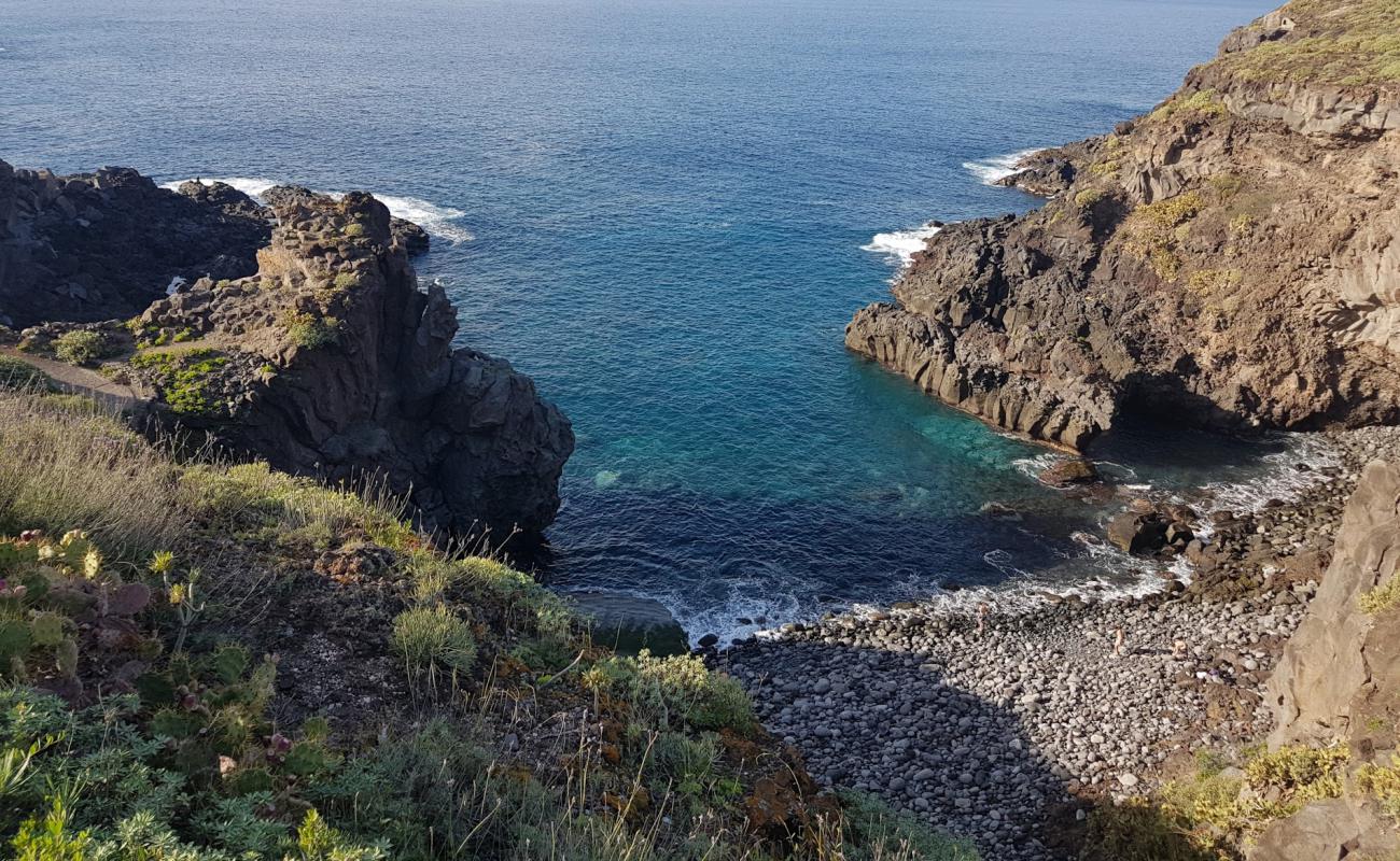 Playa de Los Barqueros'in fotoğrafı taşlar yüzey ile