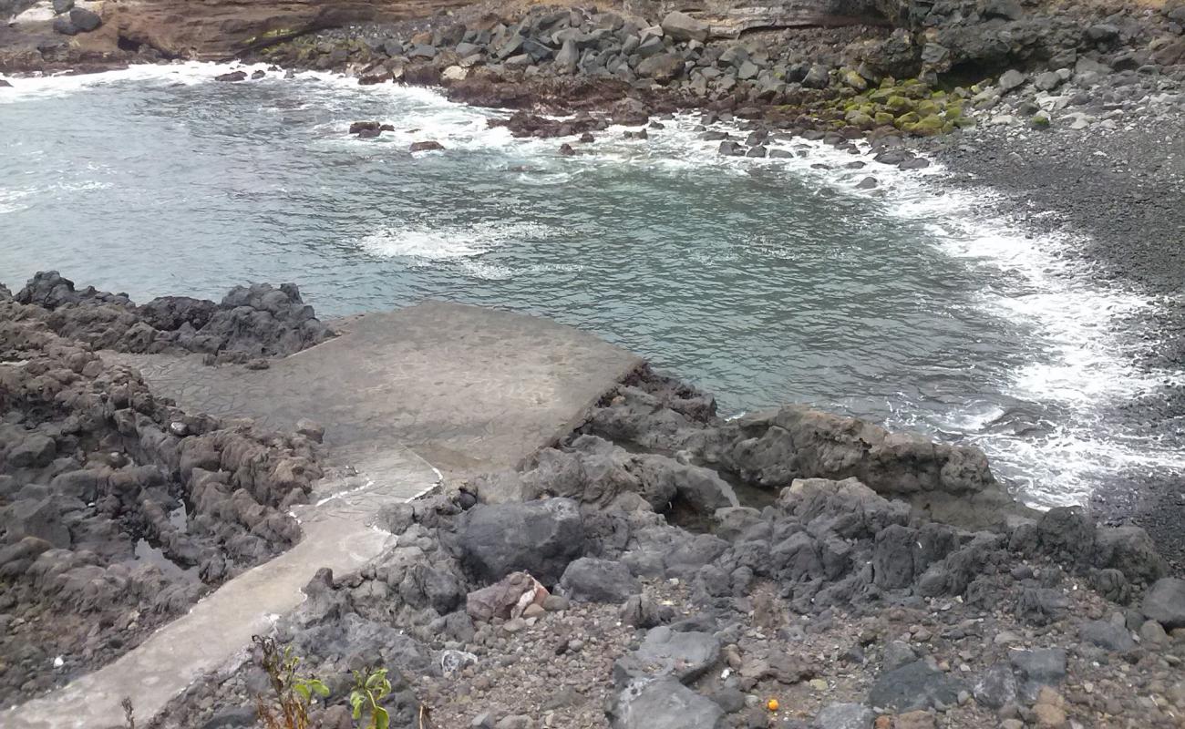 Playa El Gomero'in fotoğrafı gri kum ve çakıllar yüzey ile