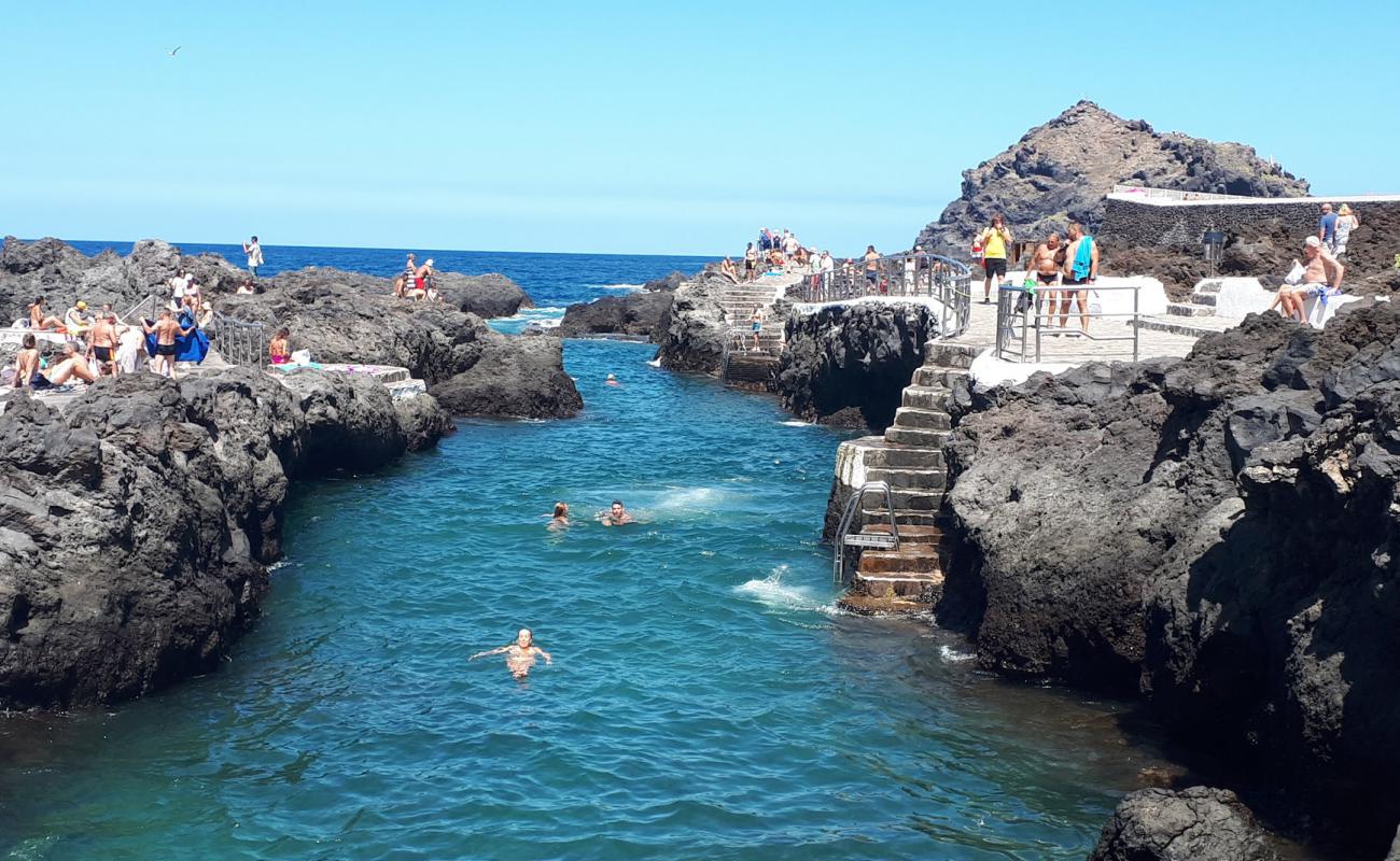 Natural pool el Caleton'in fotoğrafı beton kaplı yüzey yüzey ile