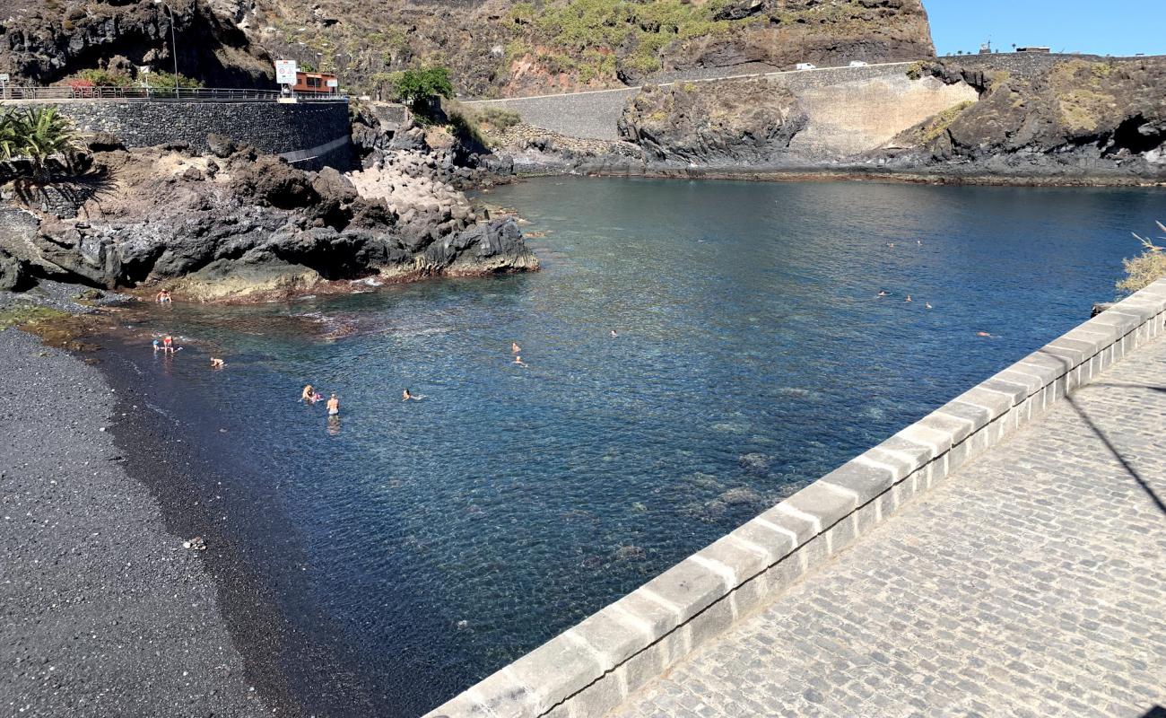 Playa de Garachico'in fotoğrafı taşlı kum yüzey ile
