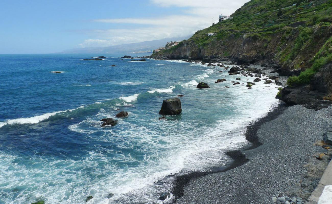 Playa de las Aguas'in fotoğrafı taşlar yüzey ile