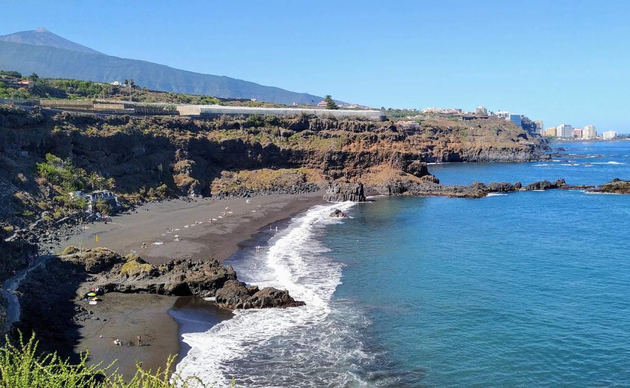 Bollullo Plajı'in fotoğrafı i̇nce gri kum yüzey ile
