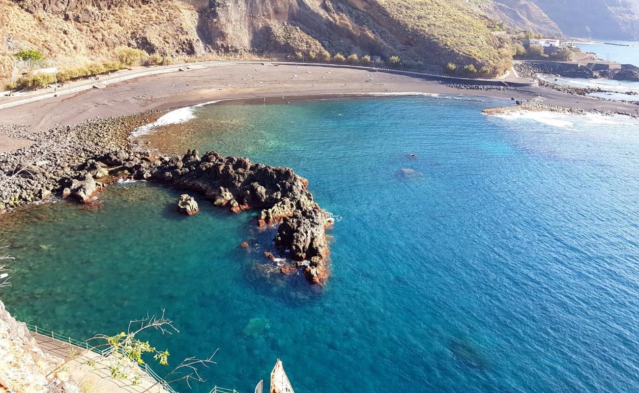 Playa de la Arena'in fotoğrafı gri kum ve çakıllar yüzey ile