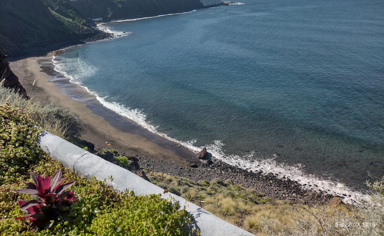 Playa de Arenal'in fotoğrafı kahverengi kum yüzey ile