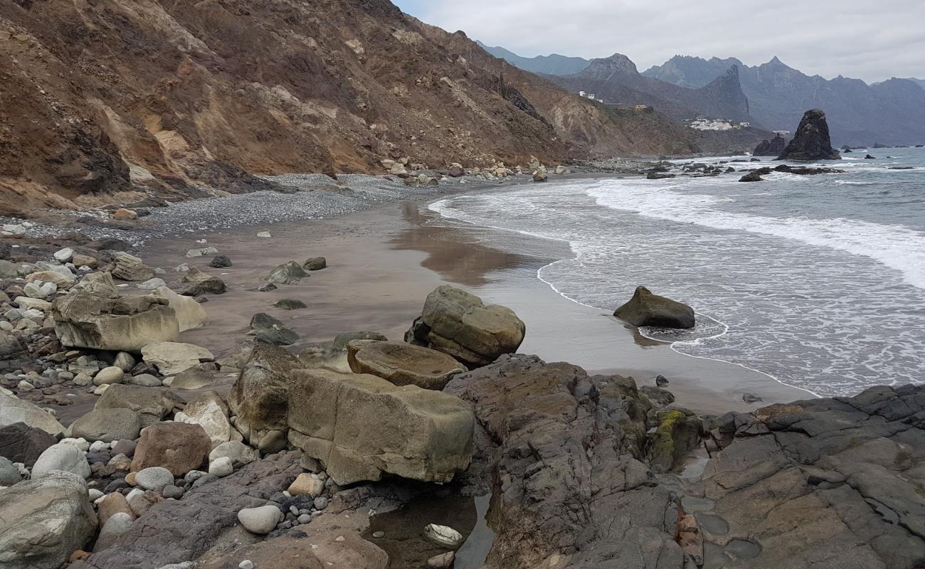 Playa Fabian'in fotoğrafı gri kum ve çakıl yüzey ile