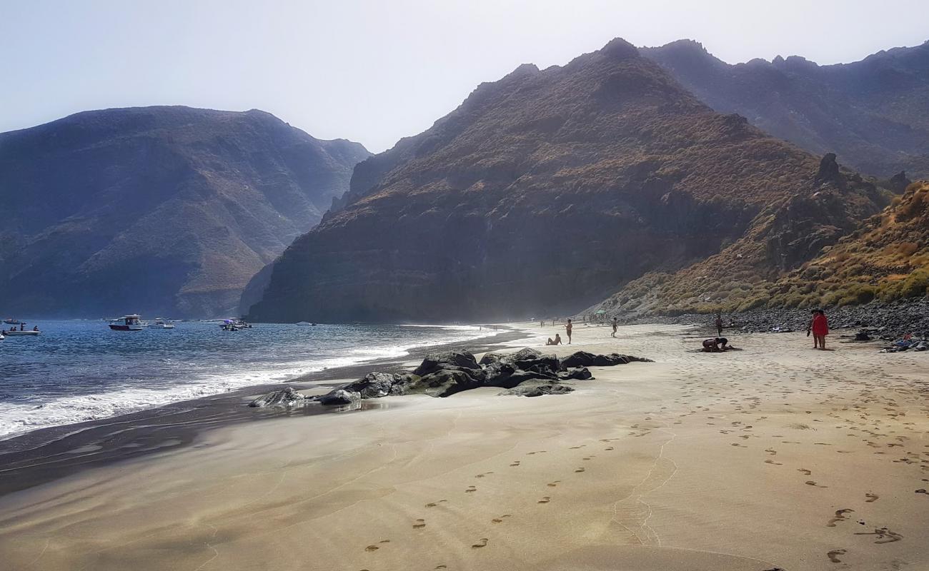 Playa de Antequera'in fotoğrafı gri ince kum yüzey ile