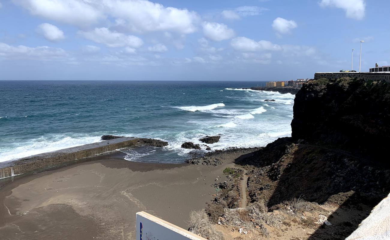Playa El Barranquillo'in fotoğrafı taşlı kum yüzey ile