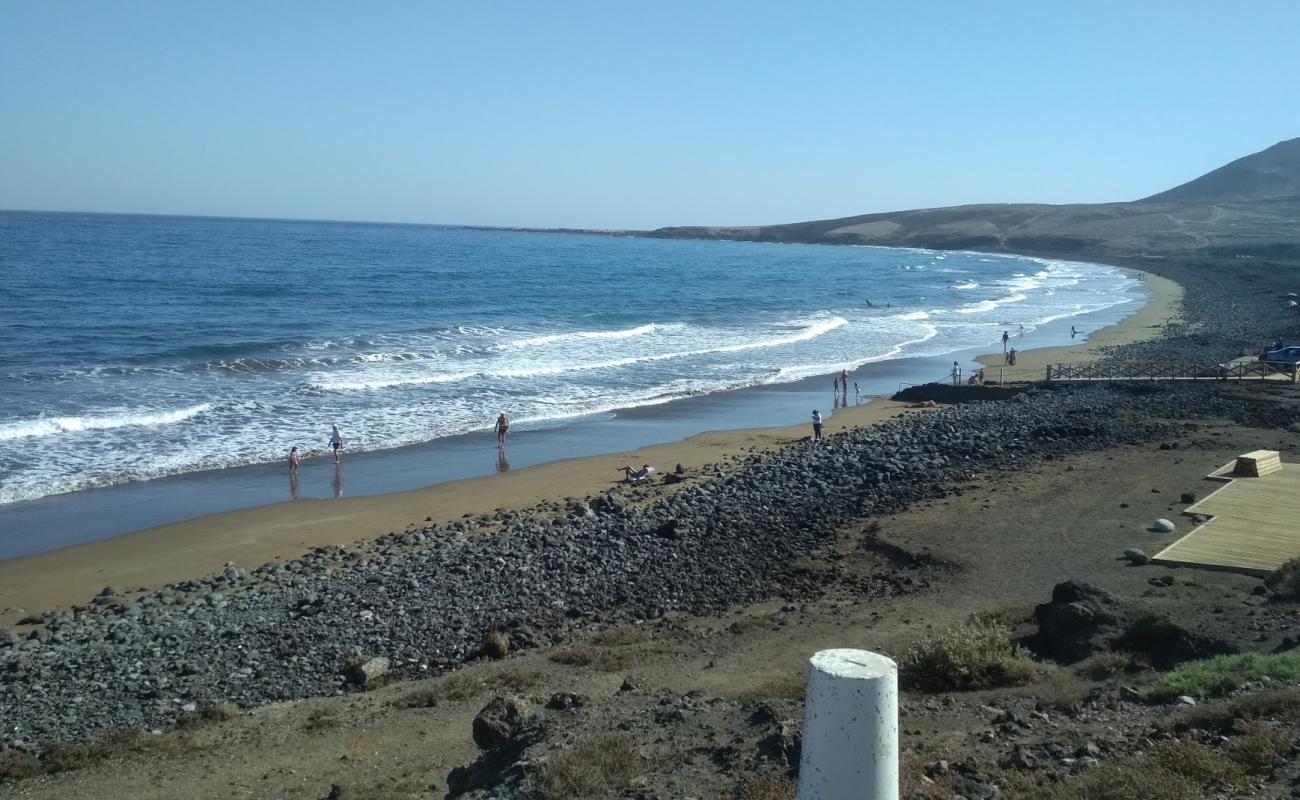 Playa de Vargas'in fotoğrafı siyah kum ve çakıllar yüzey ile