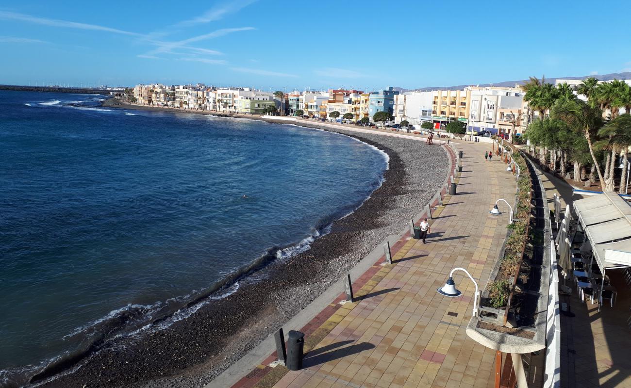 Arinaga Plajı'in fotoğrafı siyah kum ve çakıllar yüzey ile