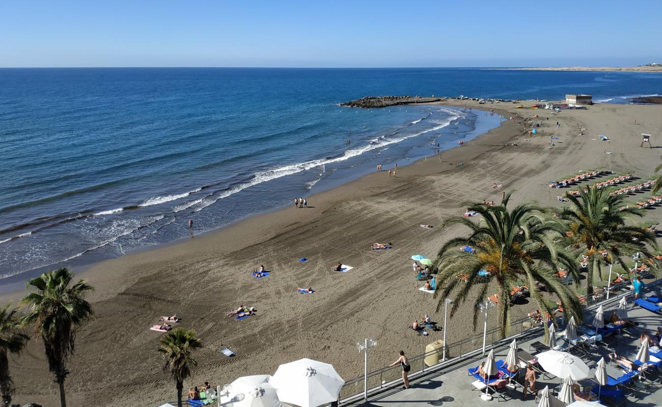 Playa de las Burras'in fotoğrafı i̇nce bej kum yüzey ile