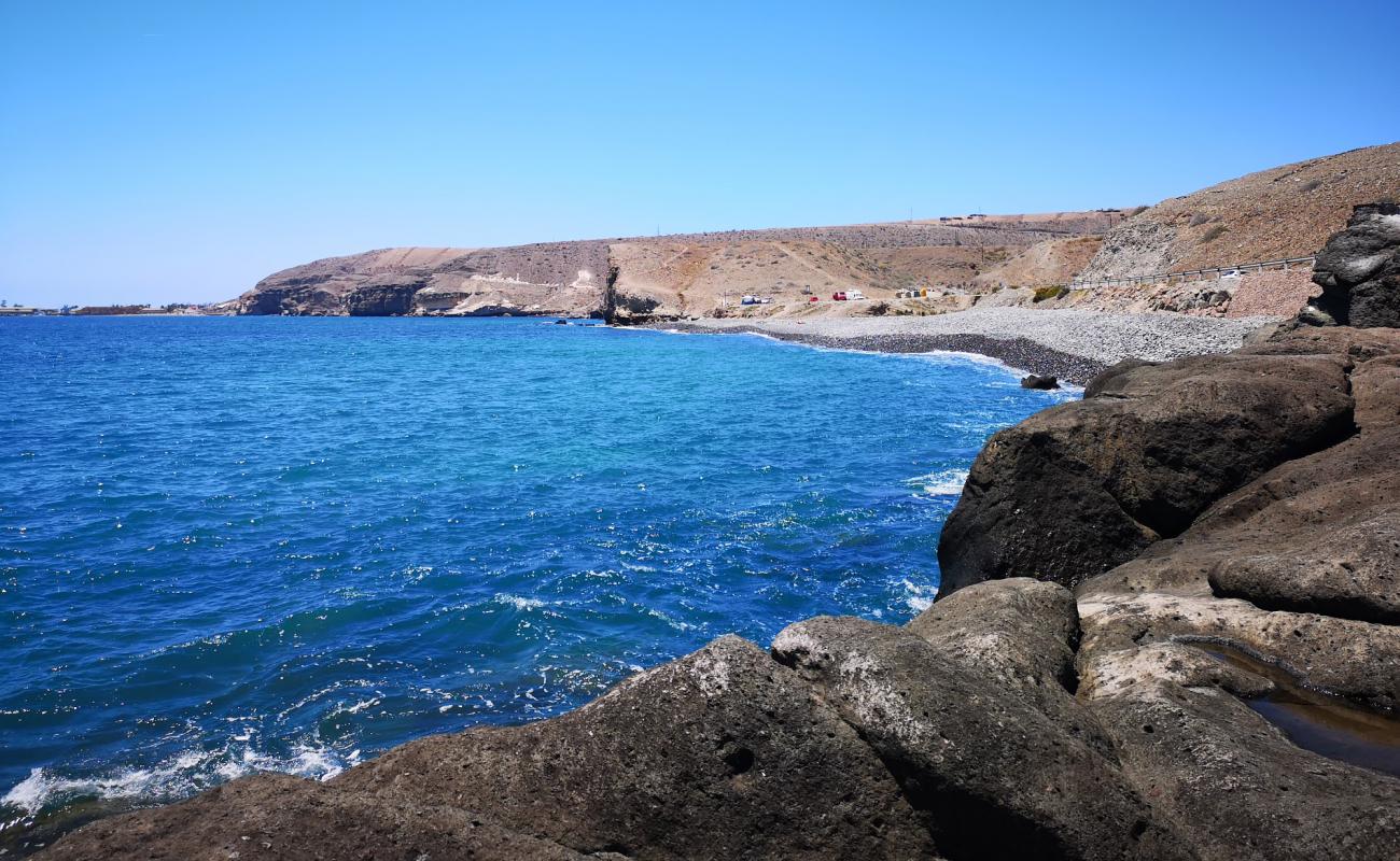 Playa De Triana'in fotoğrafı gri kum ve çakıllar yüzey ile