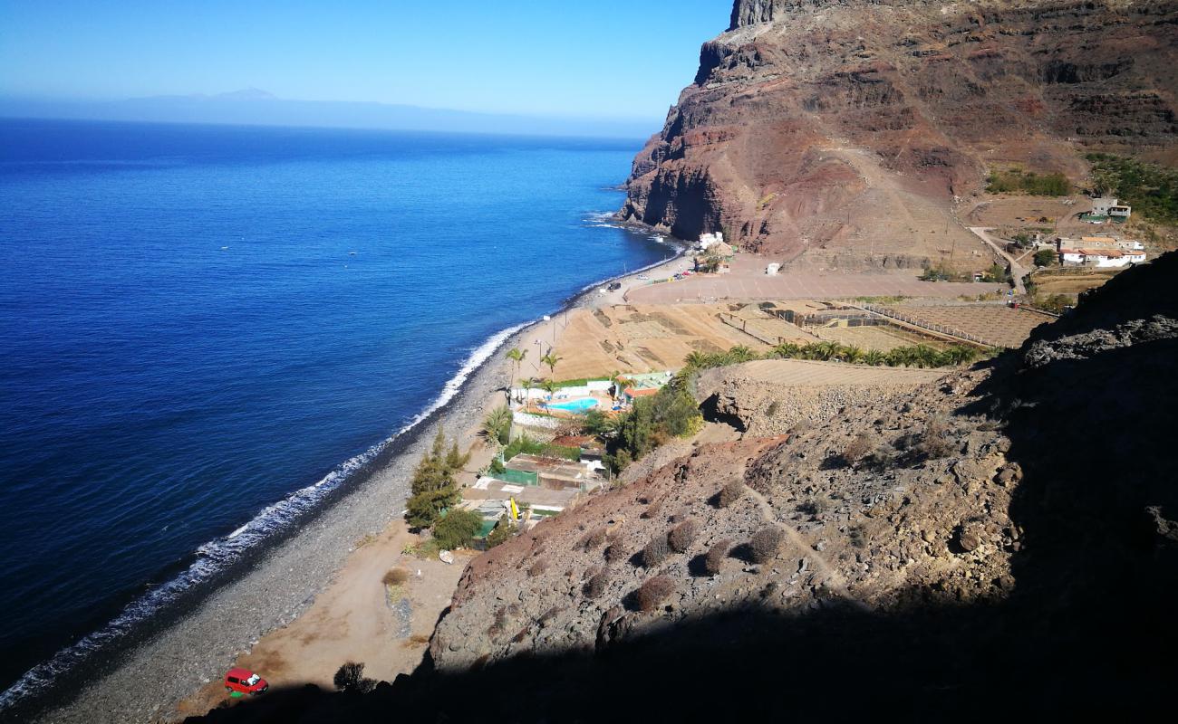 Playa de Aneas'in fotoğrafı gri çakıl taşı yüzey ile