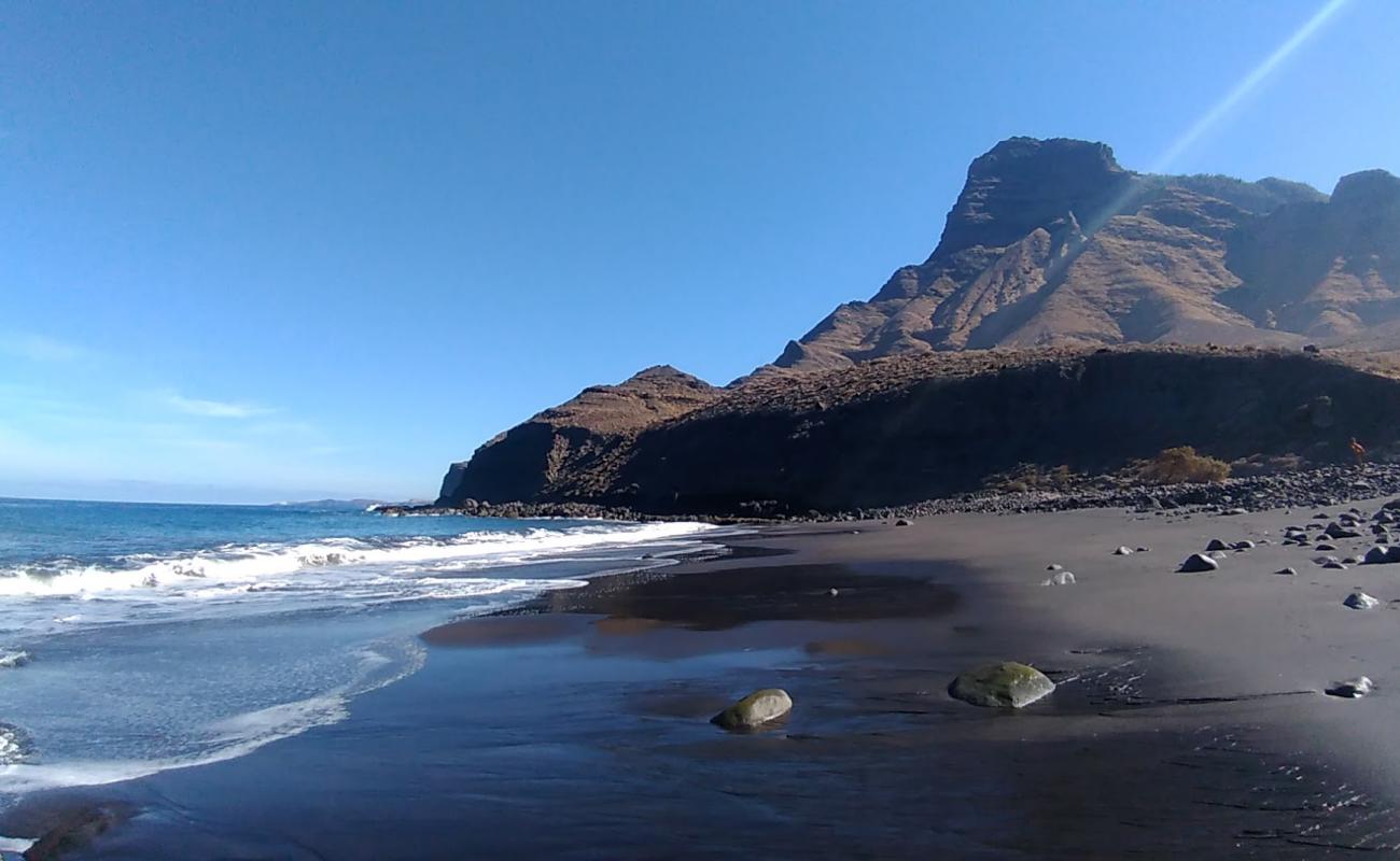 Playa Del Risco'in fotoğrafı gri kum ve çakıl yüzey ile