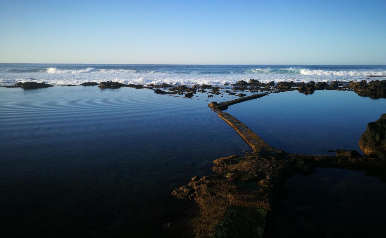 Charco de San Lorenzo'in fotoğrafı beton kaplı yüzey yüzey ile