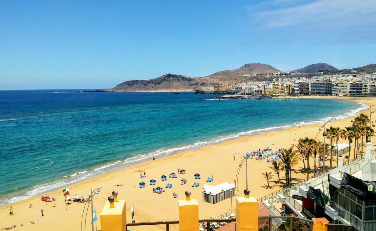 Las Canteras Plajı'in fotoğrafı parlak ince kum yüzey ile