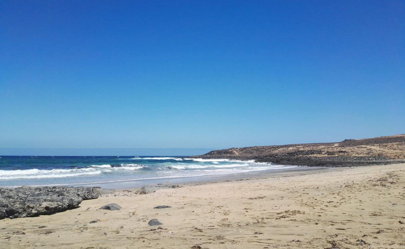 Playa Las Caletillas'in fotoğrafı açık bej kum yüzey ile