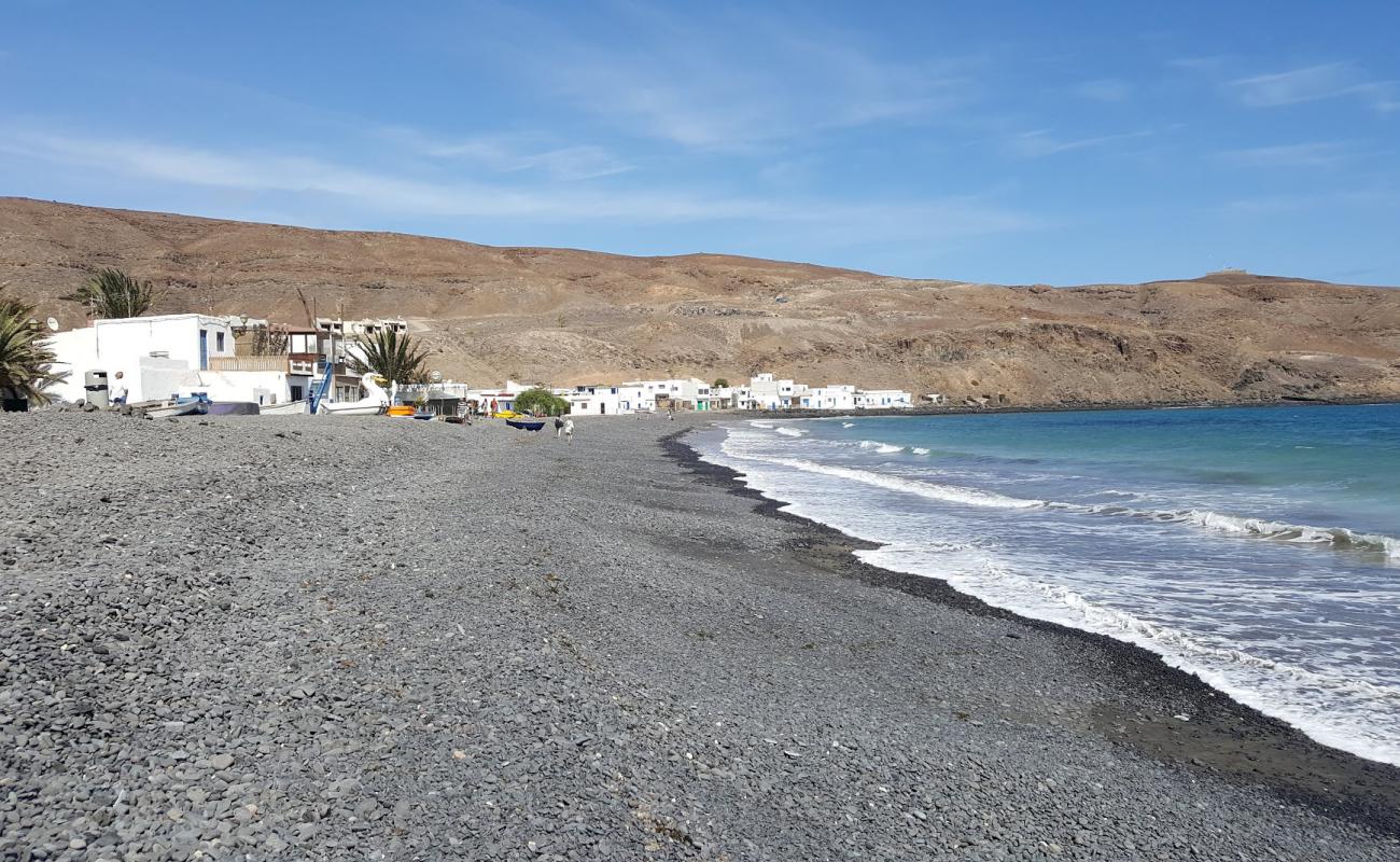 Playa Pozo Negro'in fotoğrafı gri kum ve çakıllar yüzey ile