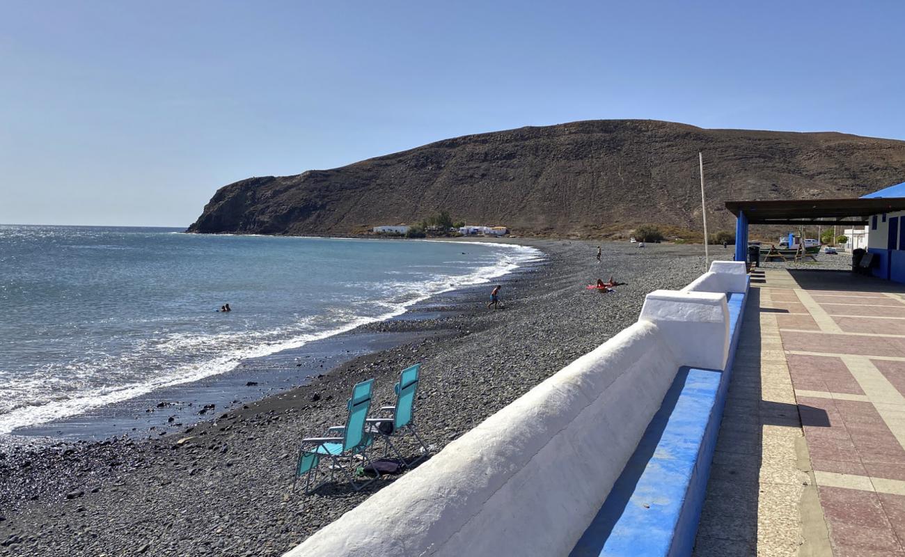 Playa Giniginamar'in fotoğrafı gri kum ve çakıl yüzey ile