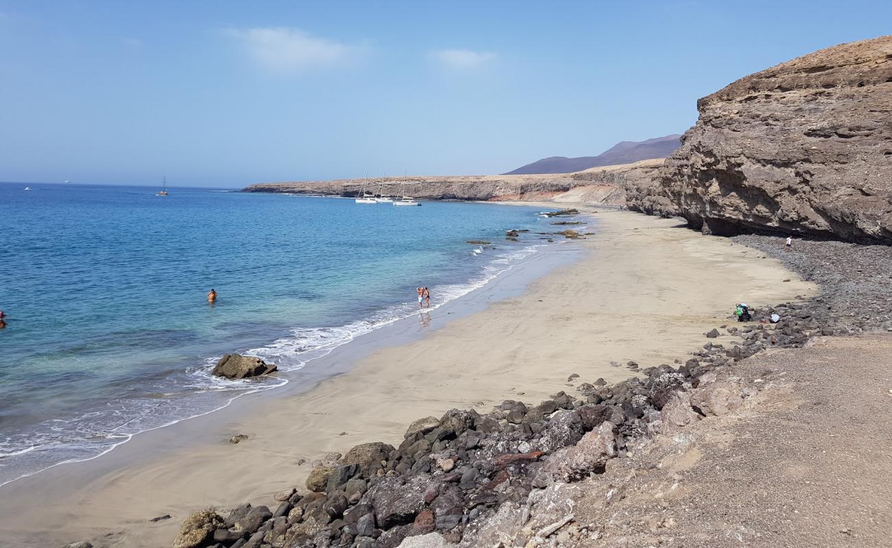 Playa Las Coloradas'in fotoğrafı i̇nce bej kum yüzey ile