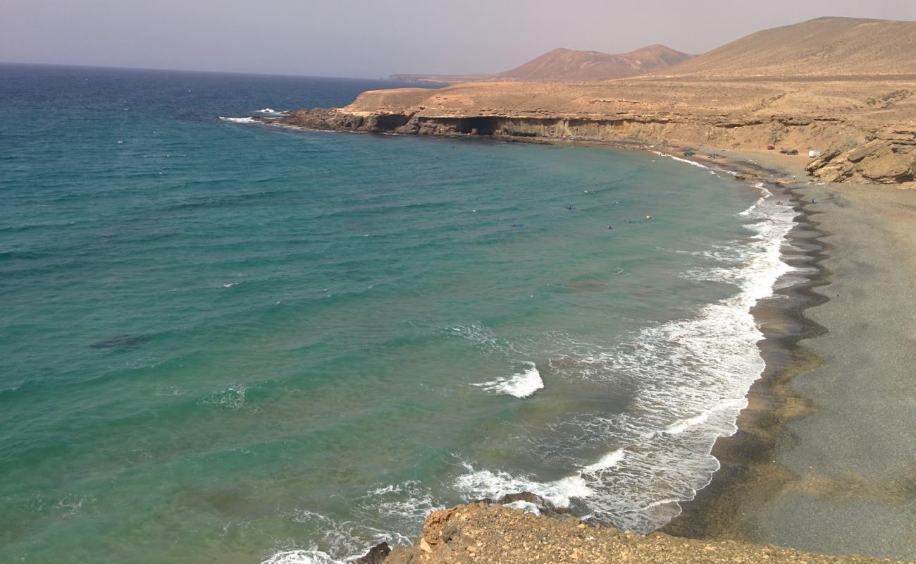 Playa de Vigocho'in fotoğrafı siyah kum ve çakıllar yüzey ile
