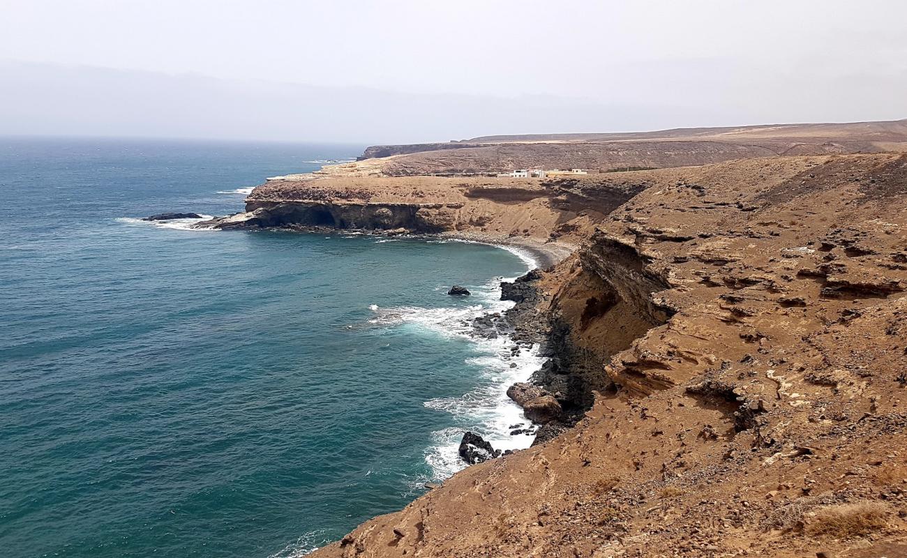 Playa de los Muertos'in fotoğrafı gri çakıl taşı yüzey ile