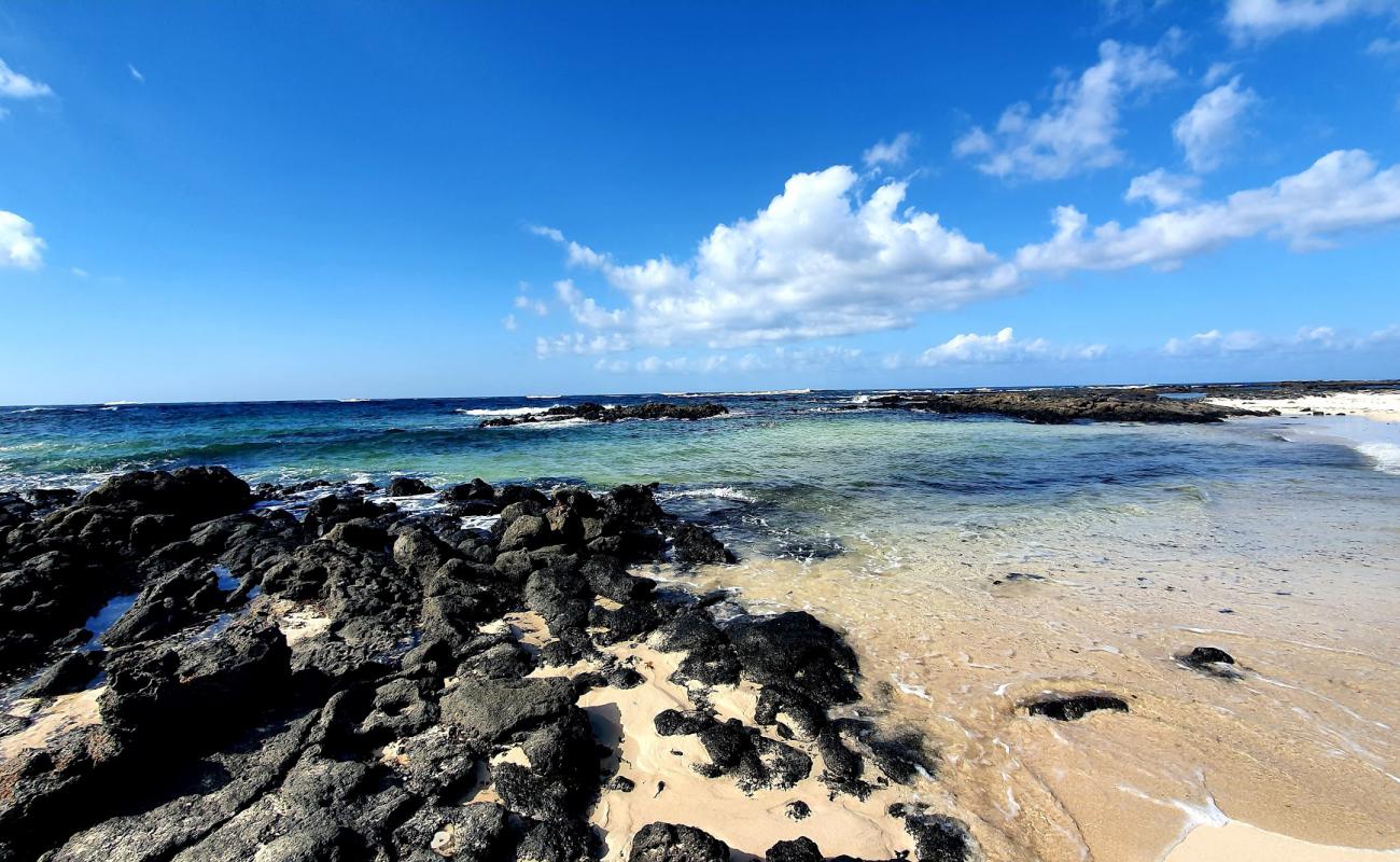 Playa La Barra'in fotoğrafı bej kum ve kayalar yüzey ile