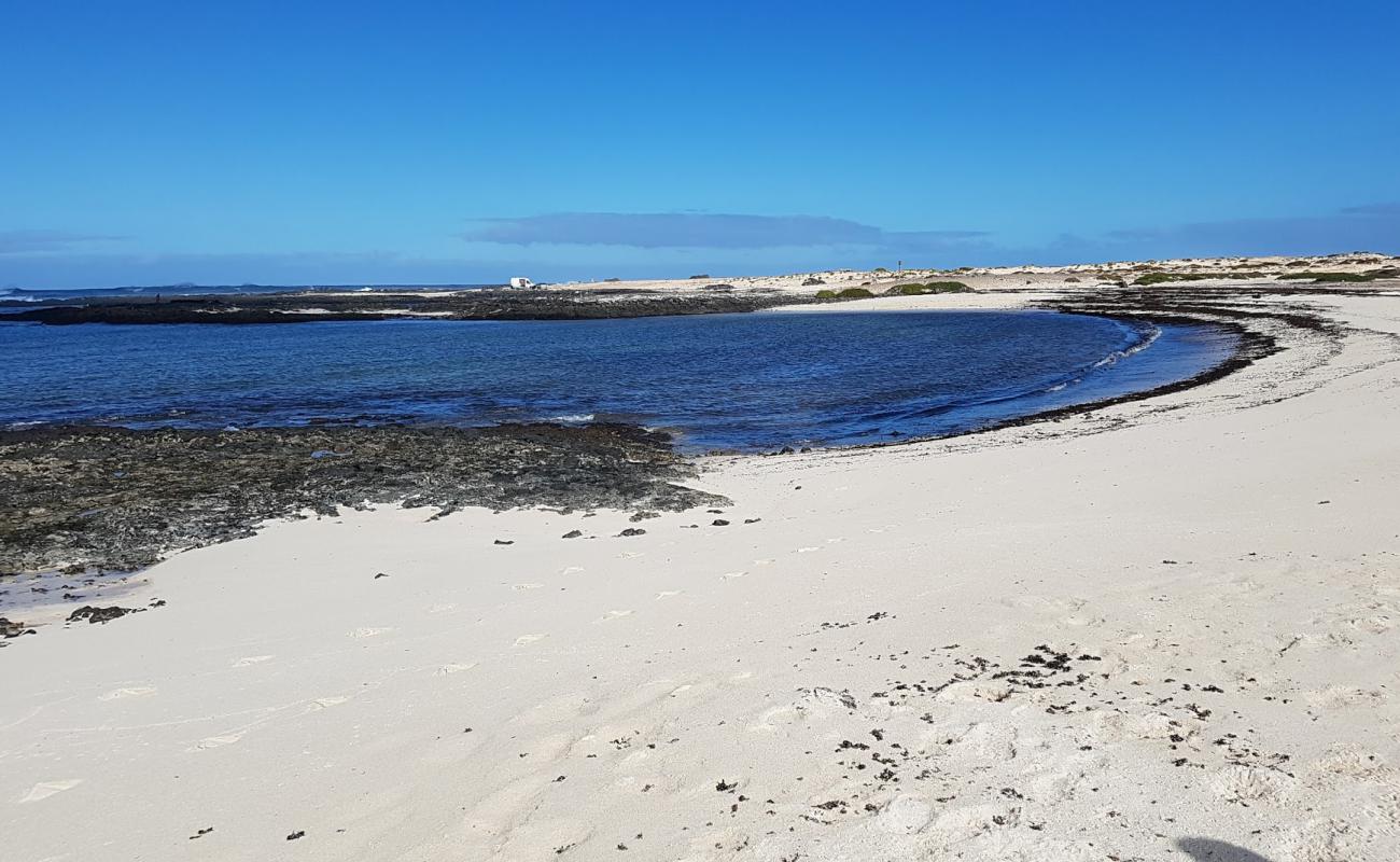 Playa Los Charcos II'in fotoğrafı bej kum ve kayalar yüzey ile